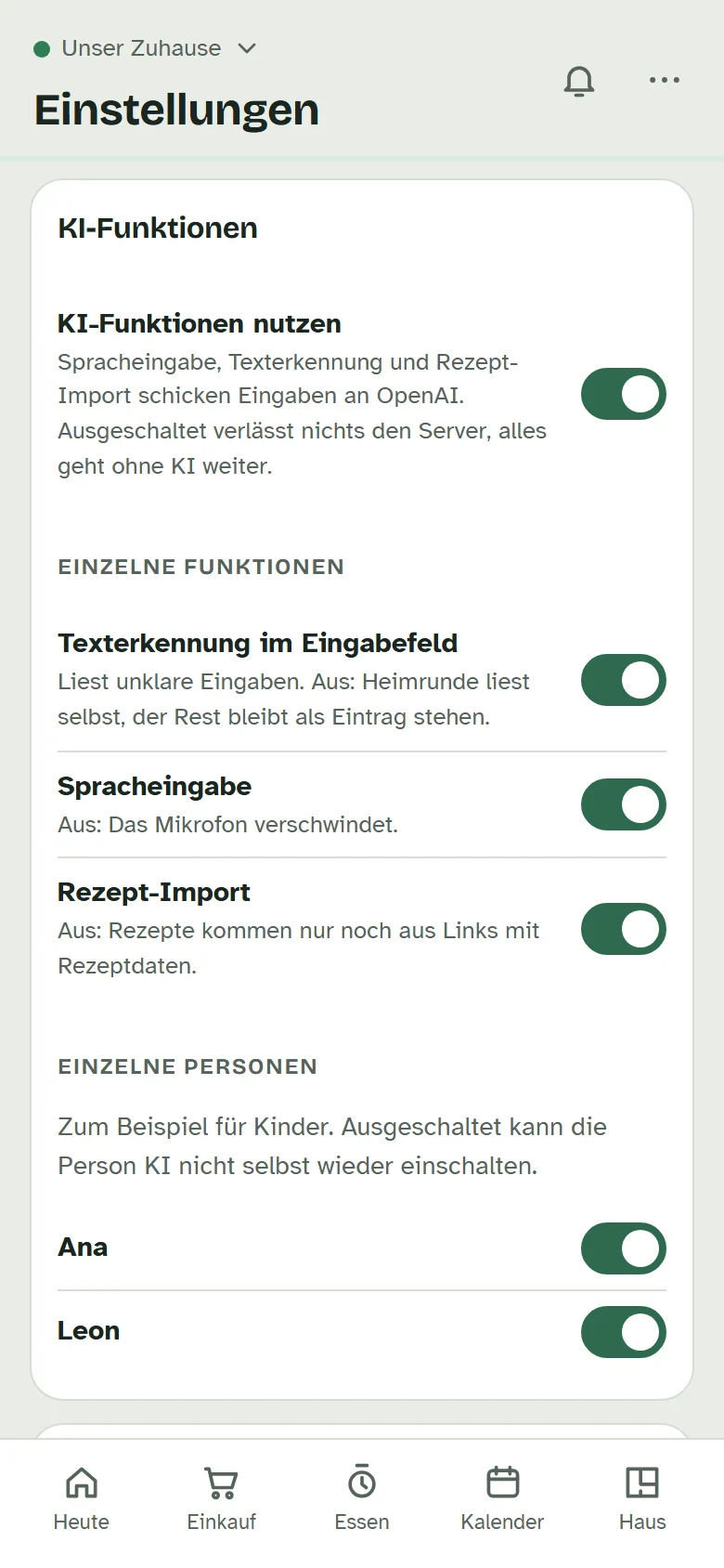Die Karte „KI-Funktionen“ mit dem Hauptschalter, einzelnen Funktionen und einzelnen Personen